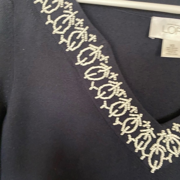 Ann Taylor loft xs blue long sleeve, V-neck, top with wrist and neck line beads - Picture 5 of 5